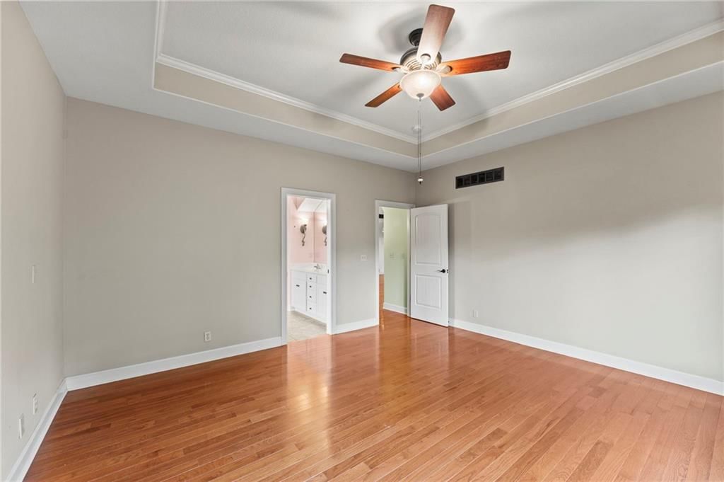 11708 DELAVAN Avenue — photo 32