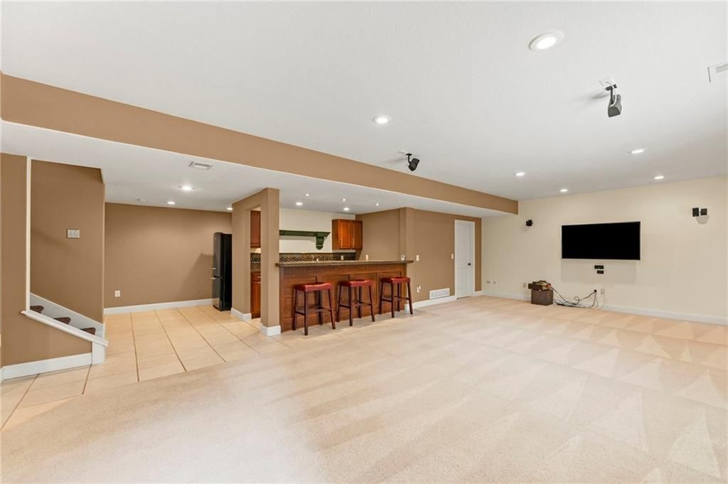 11708 DELAVAN Avenue — photo 37