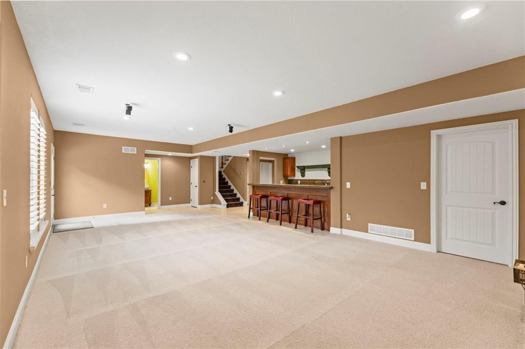 11708 DELAVAN Avenue — photo 38