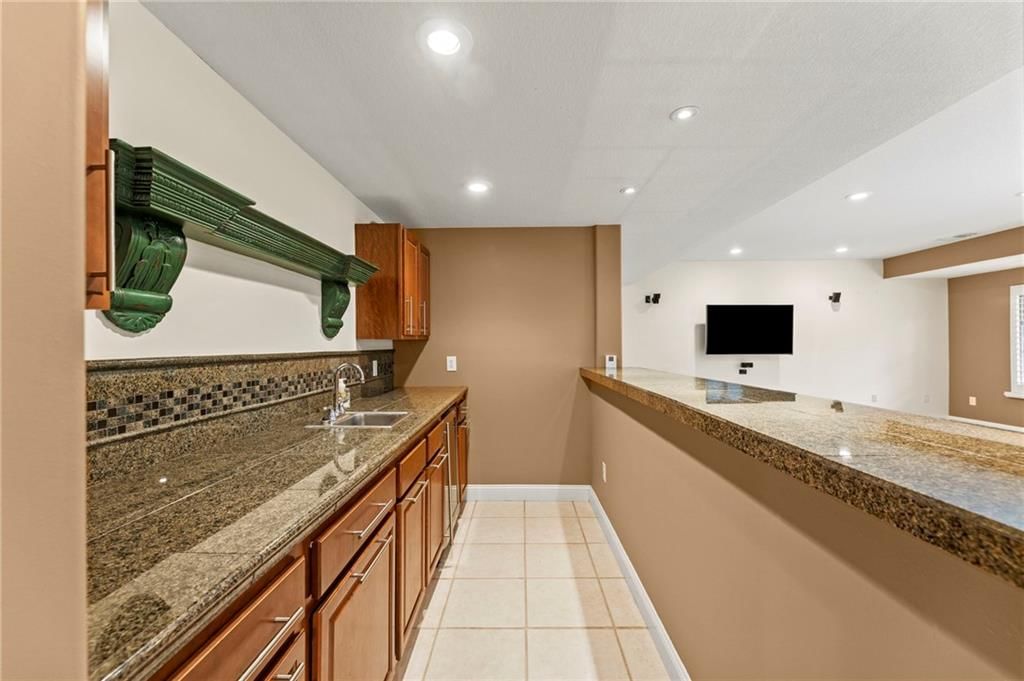 11708 DELAVAN Avenue — photo 42