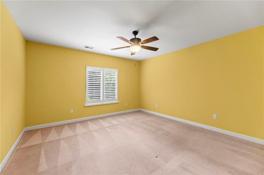 11708 DELAVAN Avenue — photo 43