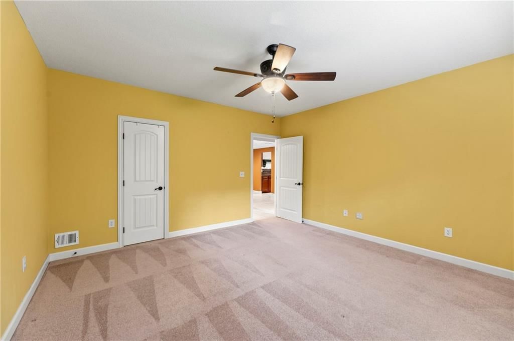 11708 DELAVAN Avenue — photo 44