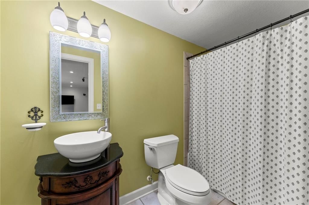 11708 DELAVAN Avenue — photo 45