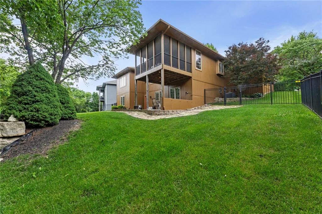 11708 DELAVAN Avenue — photo 50