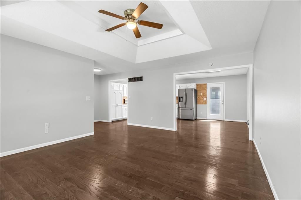 15901 Oakland Avenue — photo 5