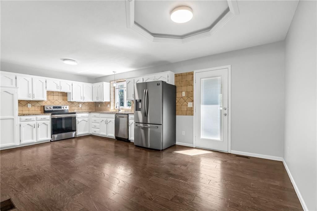 15901 Oakland Avenue — photo 7