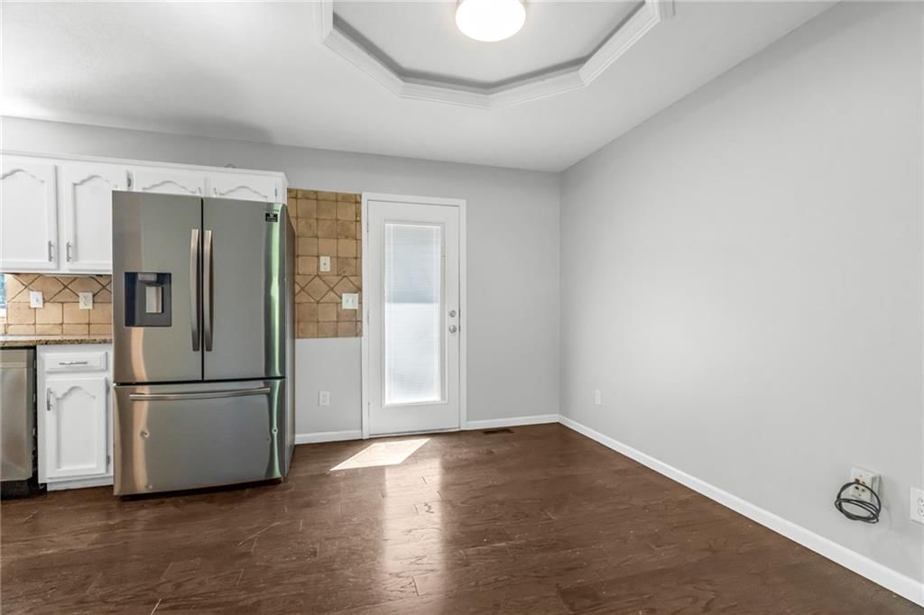 15901 Oakland Avenue — photo 8