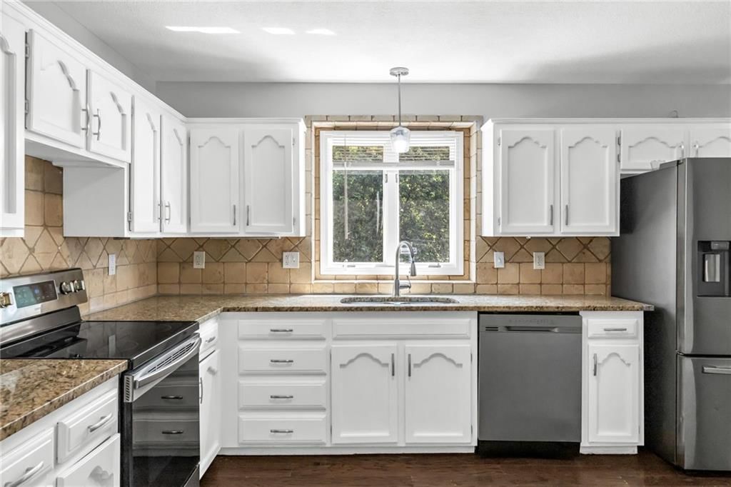 15901 Oakland Avenue — photo 10
