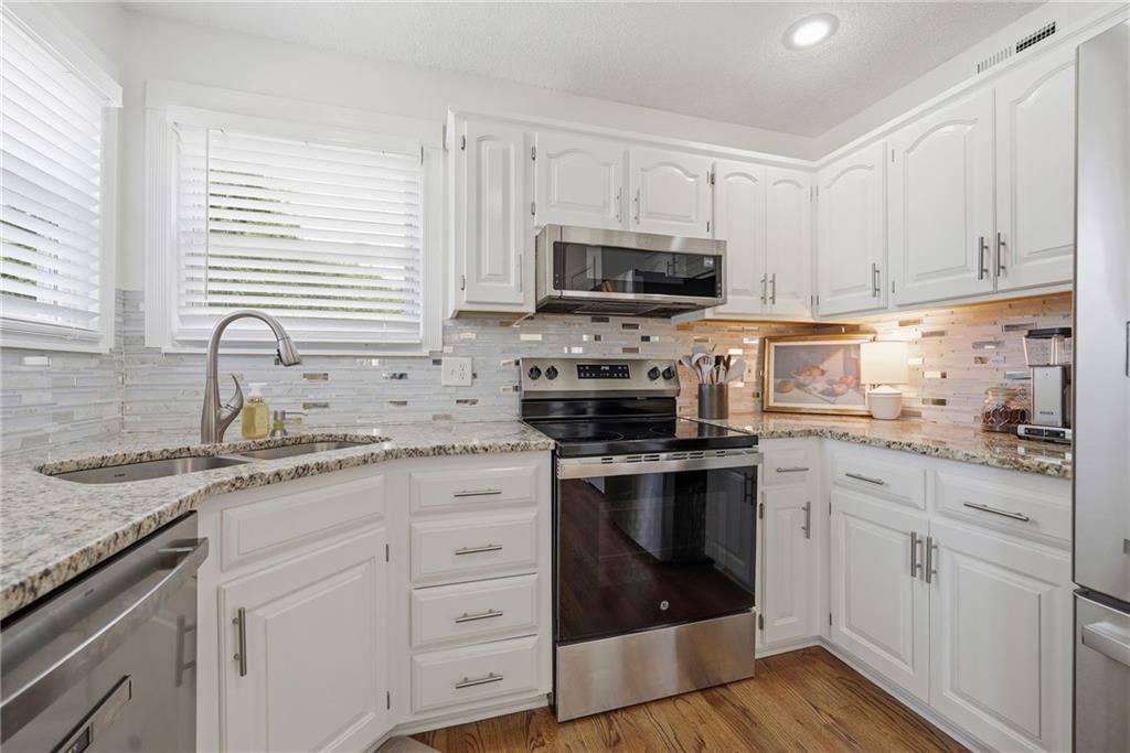 1002 E Green Gables Street — photo 14