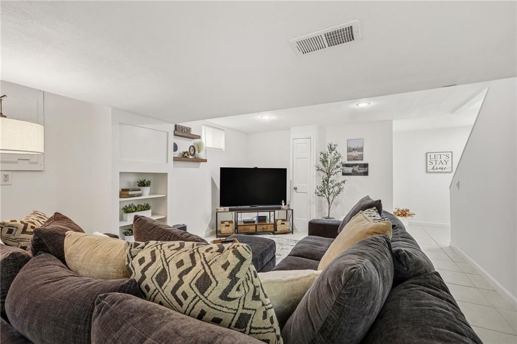 1002 E Green Gables Street — photo 26