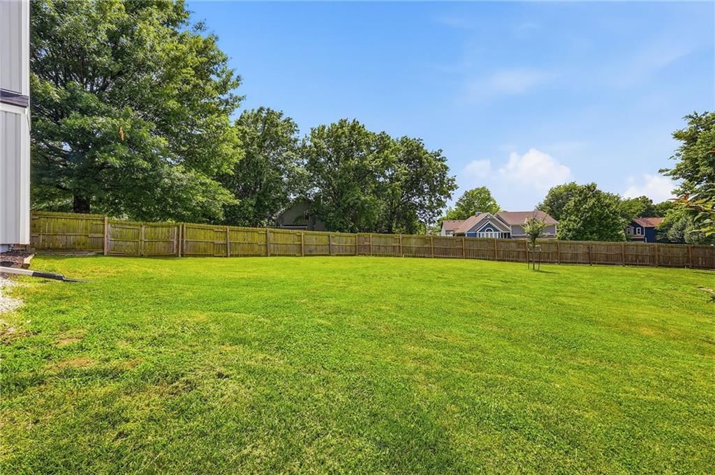1002 E Green Gables Street — photo 32