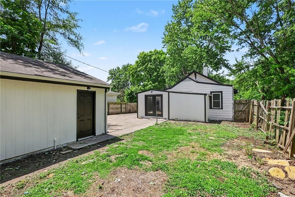 823 S Huttig Avenue — photo 25