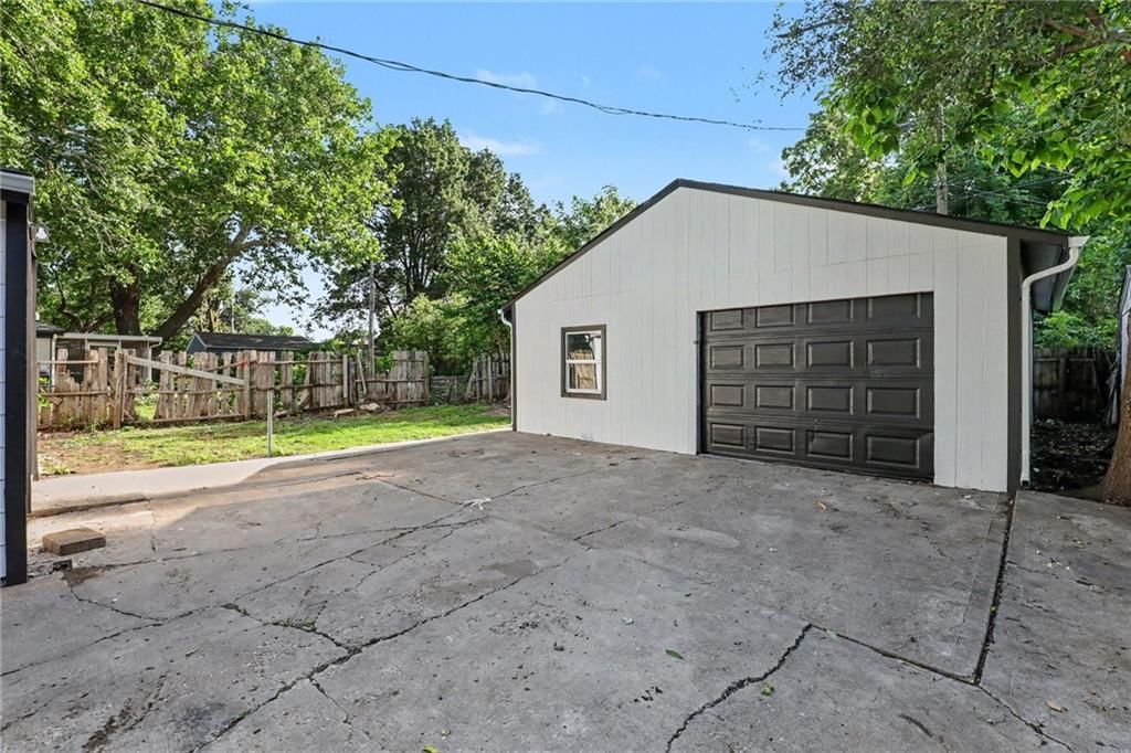 823 S Huttig Avenue — photo 27