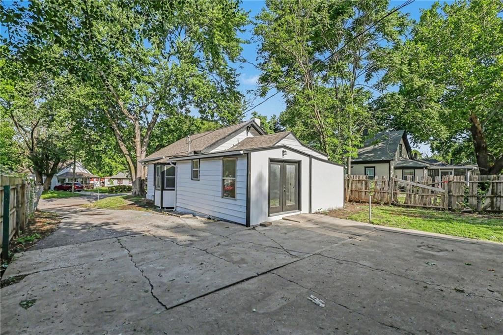 823 S Huttig Avenue — photo 31
