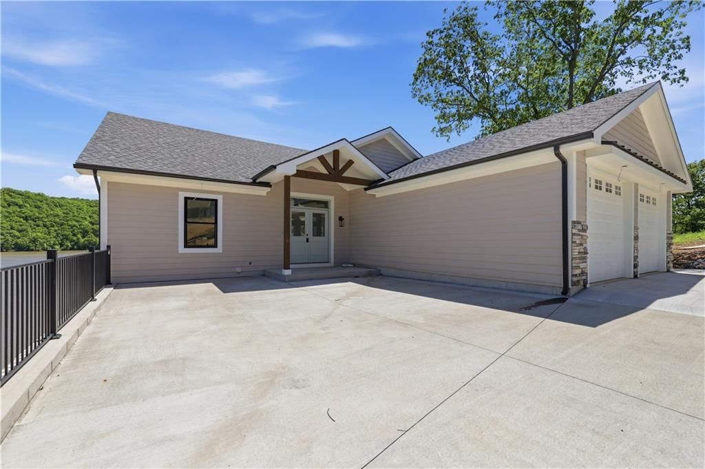 154 Lakeway Lane — photo 2