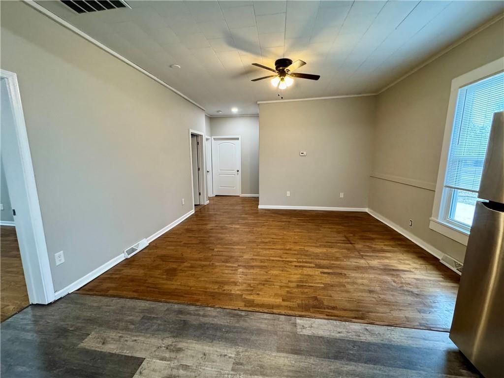 502 E Jefferson Street — photo 16