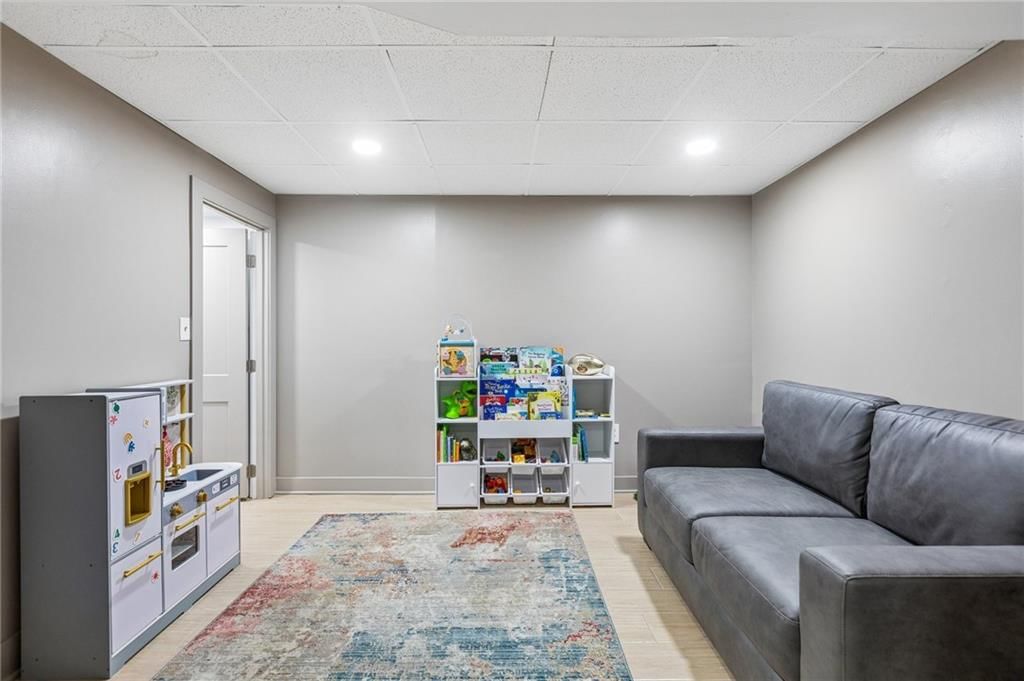9301 Madison Avenue — photo 31