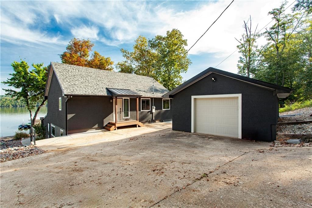 472 Osage Oaks Drive — photo 2