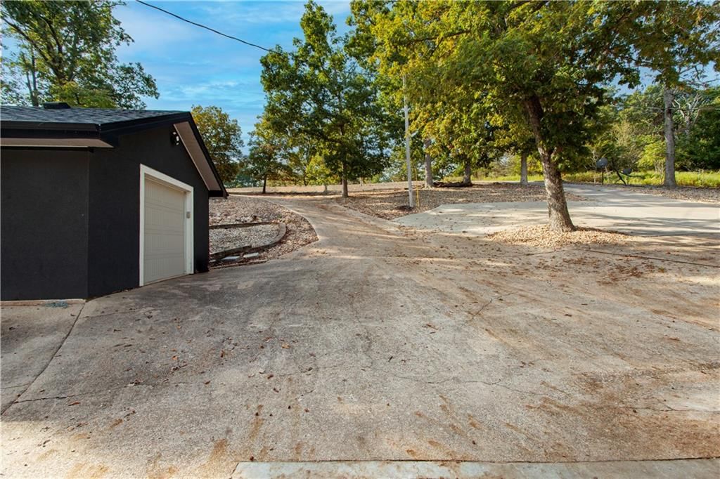 472 Osage Oaks Drive — photo 3