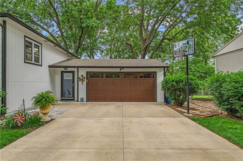 1613 W 28th Terrace — photo 4