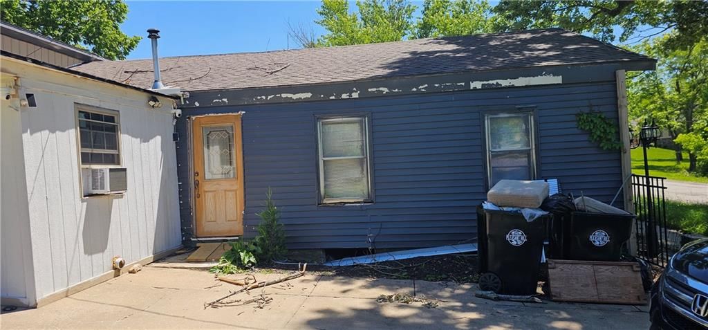 1100 N Independence Street — photo 3