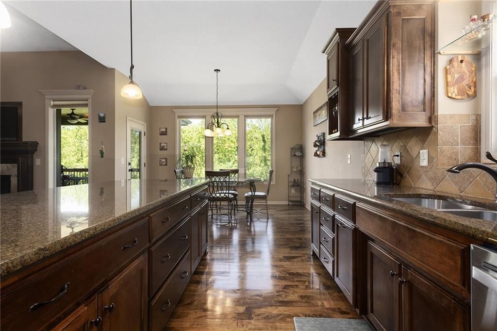 7836 N Walrond Avenue — photo 13