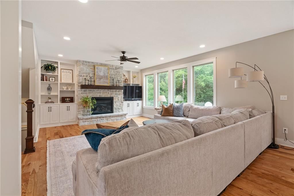 304 Shoreline Drive — photo 4