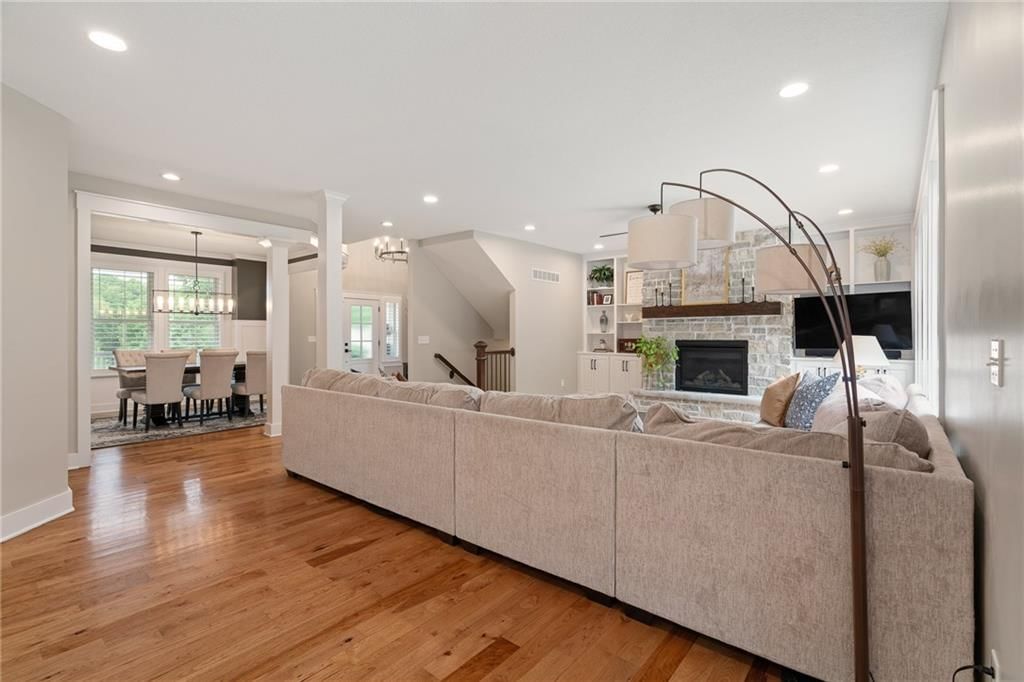 304 Shoreline Drive — photo 8