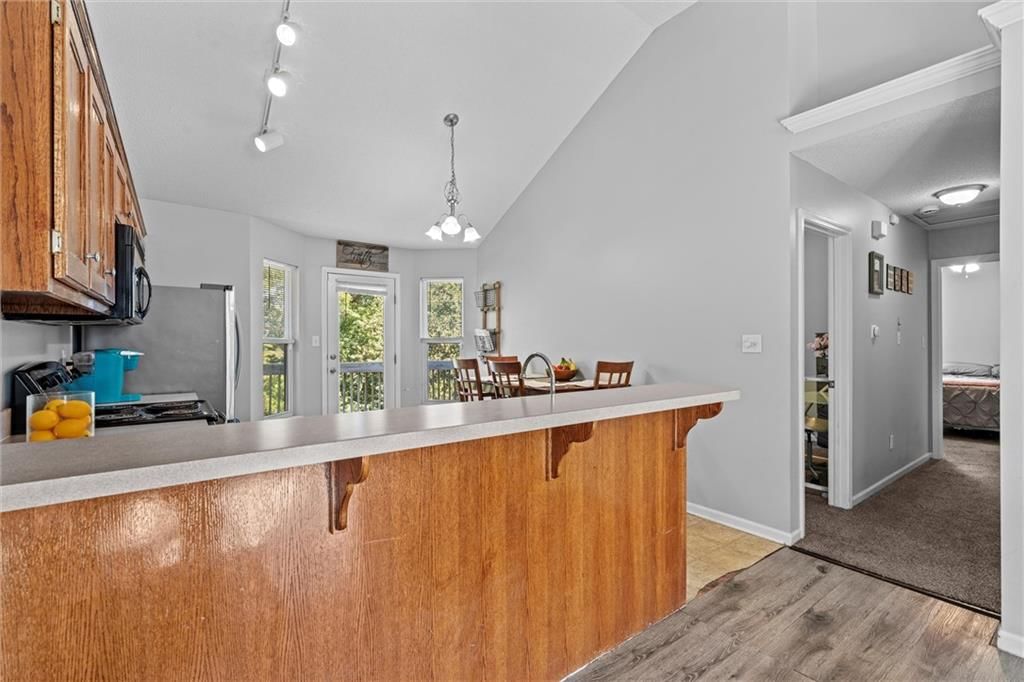 411 N Queen Ridge Avenue — photo 9