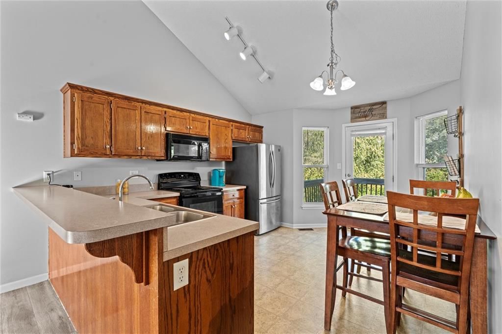 411 N Queen Ridge Avenue — photo 12