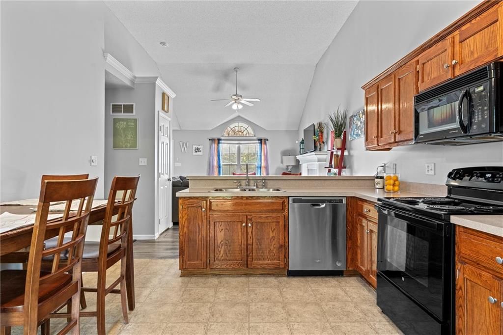 411 N Queen Ridge Avenue — photo 14