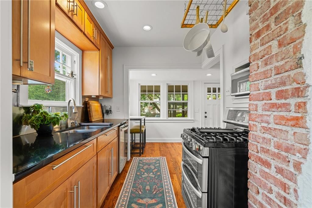 415 E 61st Street — photo 12