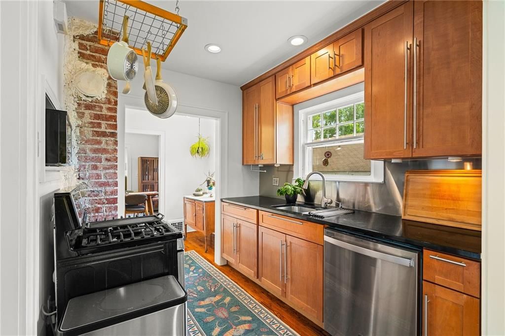 415 E 61st Street — photo 13