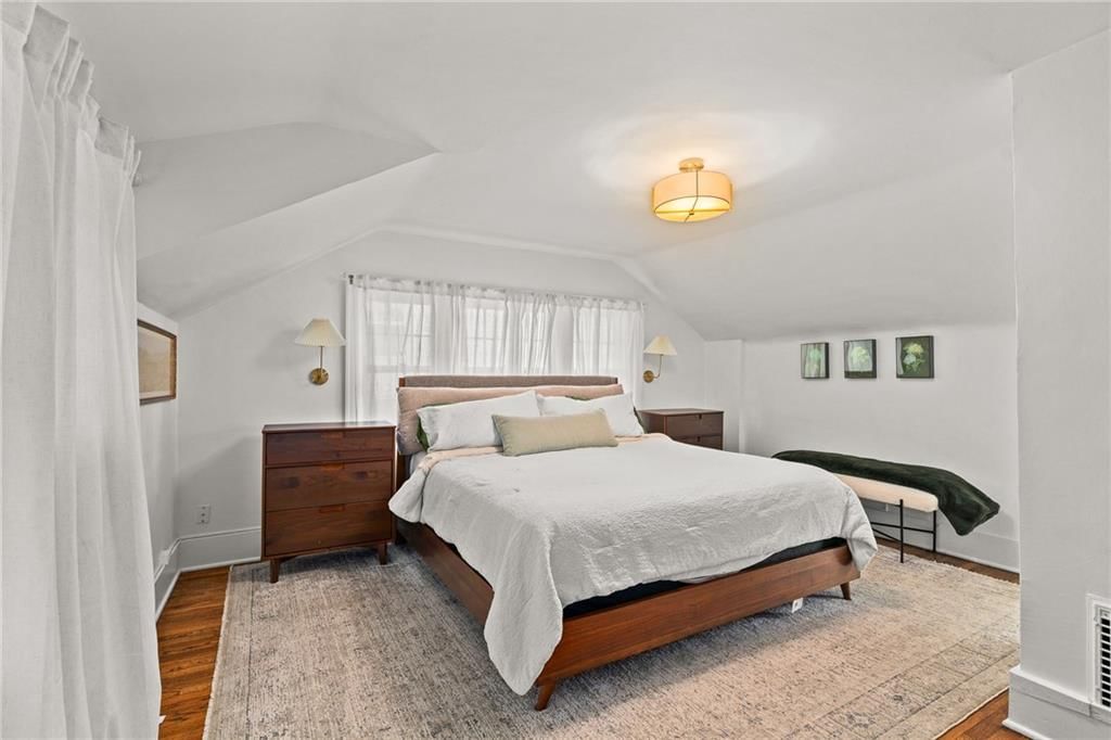 415 E 61st Street — photo 23