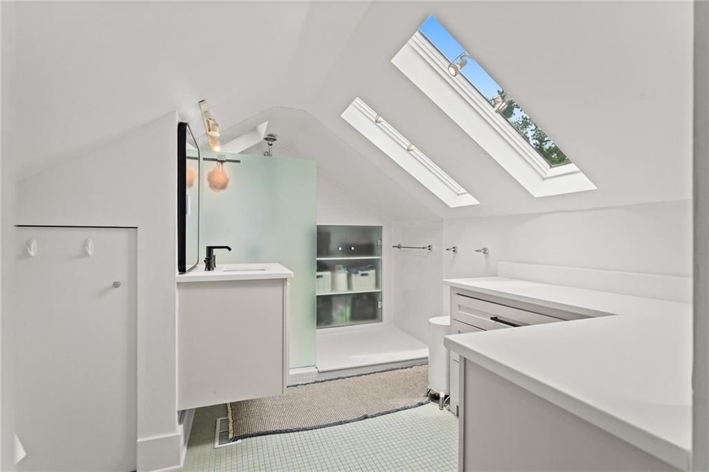 415 E 61st Street — photo 26