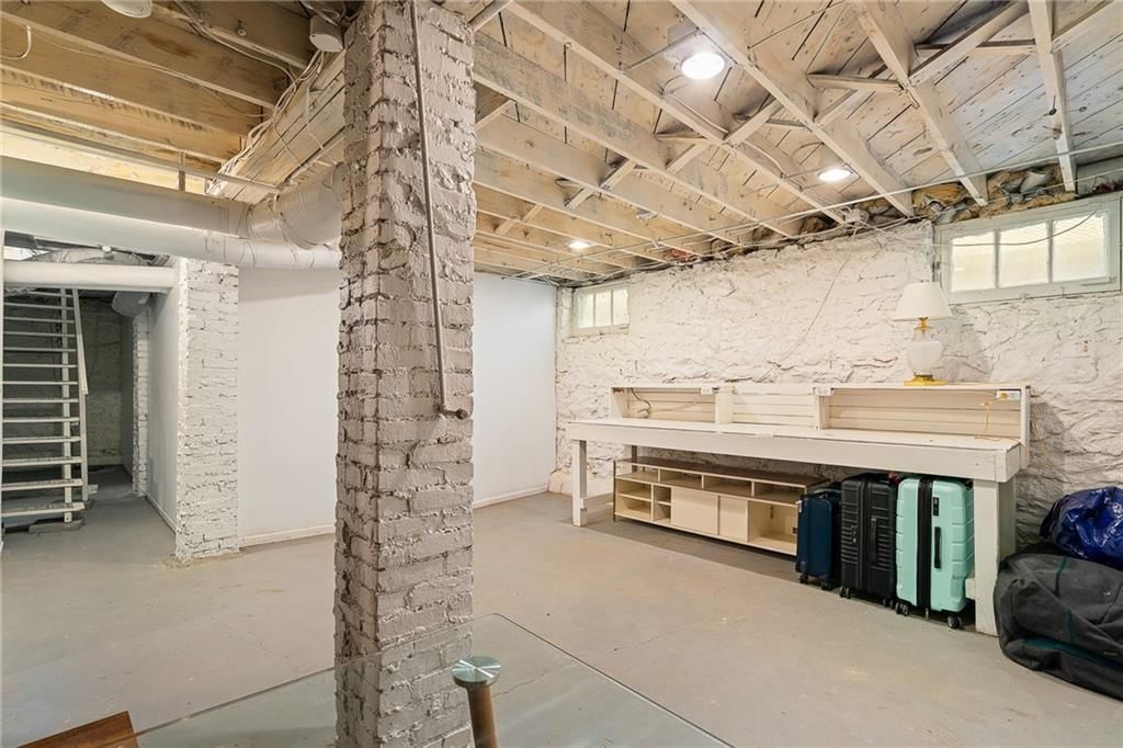 415 E 61st Street — photo 33