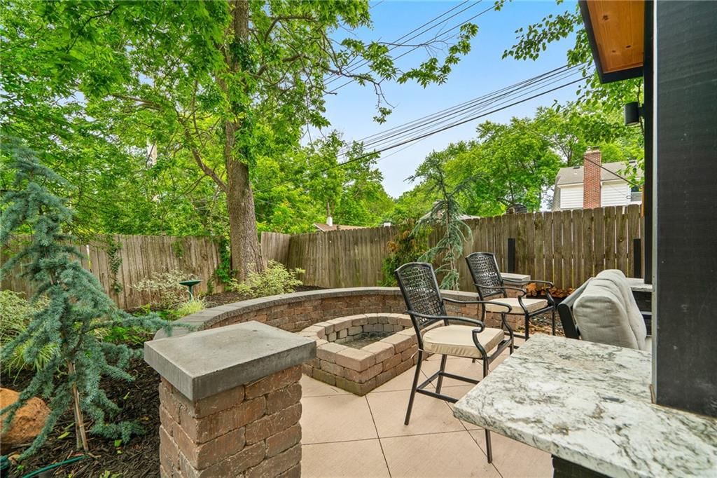 415 E 61st Street — photo 35