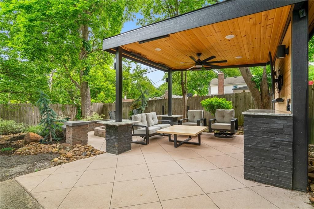 415 E 61st Street — photo 39