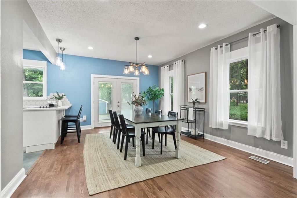 2827 CAMPBELL Street — photo 11