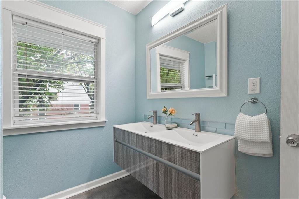 2827 CAMPBELL Street — photo 24