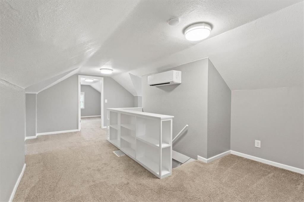 2827 CAMPBELL Street — photo 29