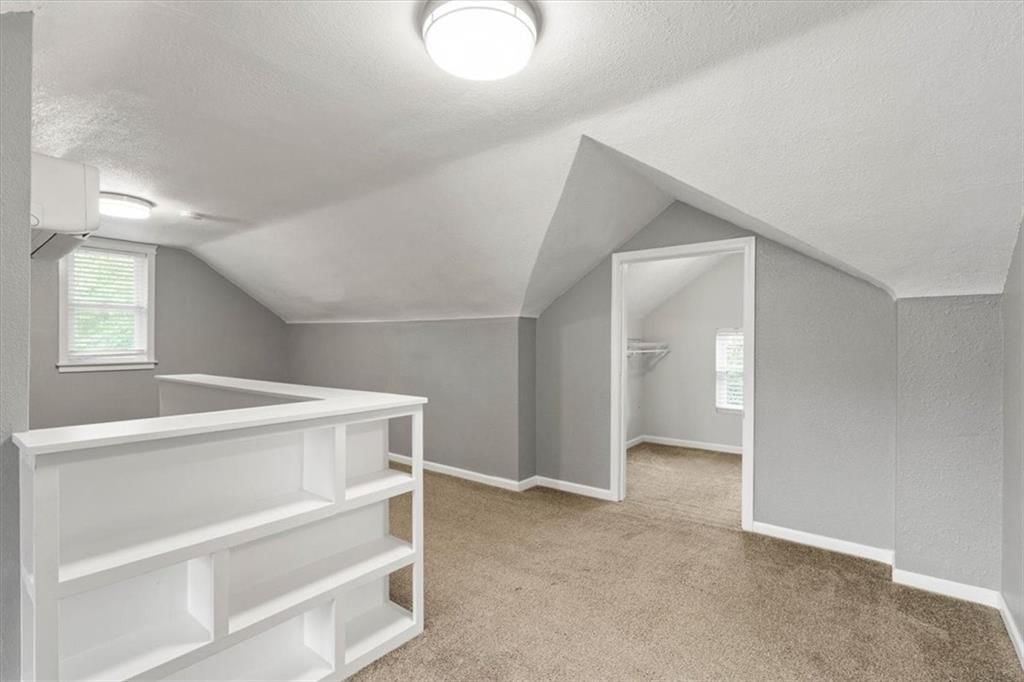 2827 CAMPBELL Street — photo 31
