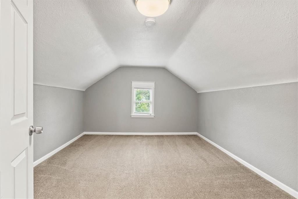 2827 CAMPBELL Street — photo 32