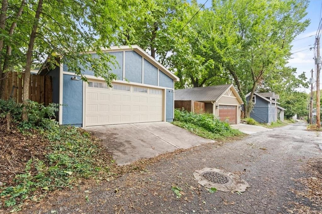 2827 CAMPBELL Street — photo 35