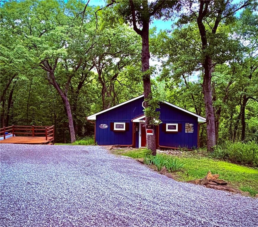 409 SW Lakeside Drive — photo 2