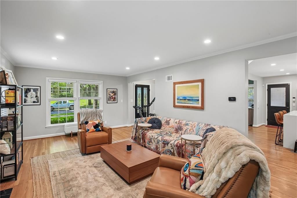 1210 Romany Road — photo 5