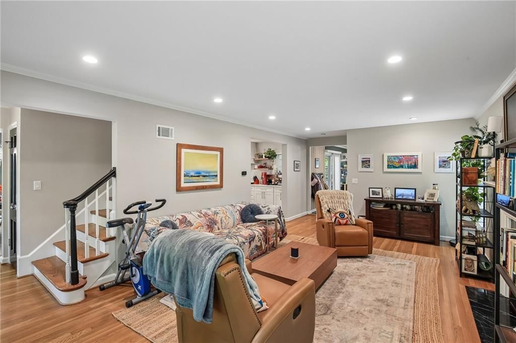 1210 Romany Road — photo 6
