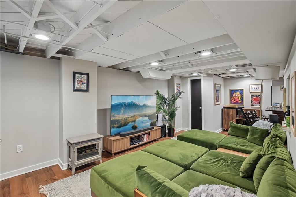 1210 Romany Road — photo 34
