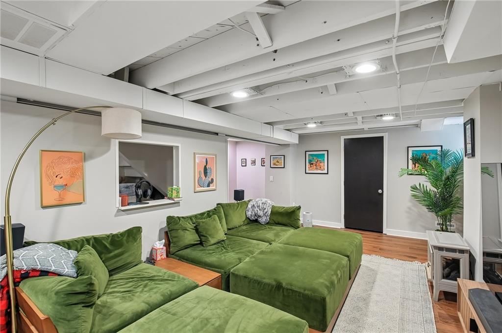 1210 Romany Road — photo 37