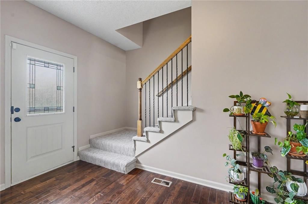 10208 Theden Circle — photo 6